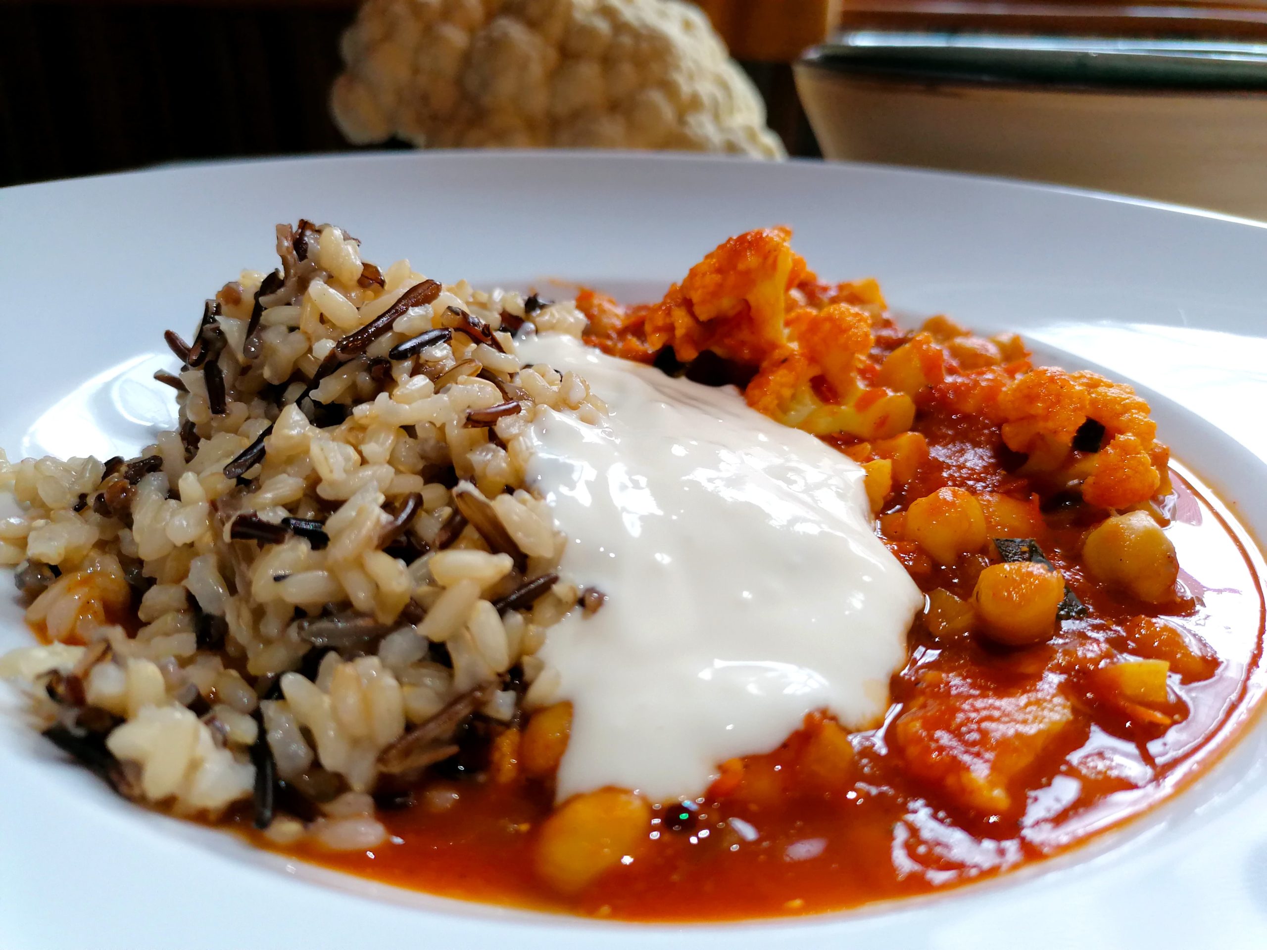 Garam Masala mit Blumenkohl und Zucchini - PLANTBUILT ATHLETES